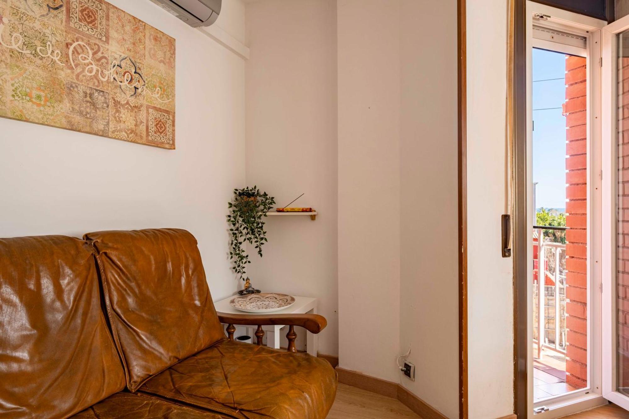 5 Min To The Sea And 15 Min To Barcelona Center Apartment
