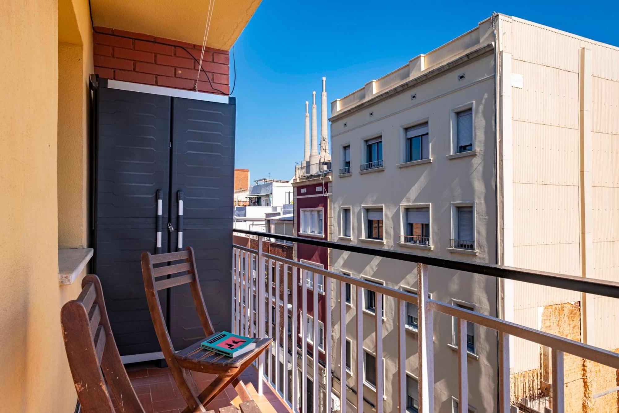 5 Min To The Sea And 15 Min To Barcelona Center Apartment