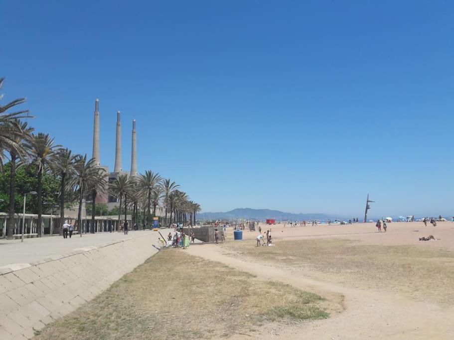 5 Min To The Sea And 15 Min To Barcelona Center Apartment *